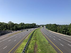 2021-06-29 09 43 37 View south along Interstate 295 from the pedestrian overpass at the scenic overlook in Hamilton Township, Mercer County, New Jersey