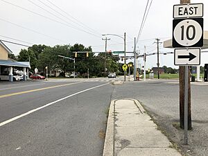 2022-07-16 17 48 49 View east along Delaware State Route 10 (Willow Grove Road) at Camden-Wyoming Avenue on the border of Camden and Wyoming in Kent County, Delaware
