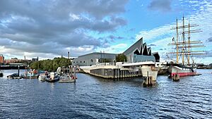 240810 717 River Kelvin at Pointhouse, Riverside Museum, Govan–Partick Bridge, Glenlee