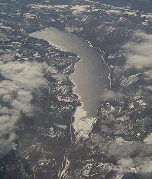 Aerial view of Cle Elum Lake 01A