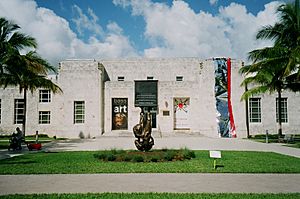 Bass Museum South Beach (12956989905).jpg