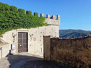 Castello di Montalbano Elicona 02