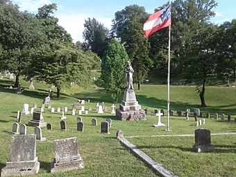 Frankfort Cemetery Confederate grouping N.jpg