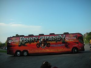 Kenny chesney tour bus 2008 (2695199093)
