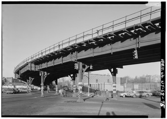 LINE SOUTH OF FORDHAM ROAD EXPRESS STATION, GENERAL VIEW NORTH TO FORDHAM PLAZA. - Interborough Rapid Transit Company, Third Avenue Elevated Line, Borough of the Bronx, New York, HAER NY,3-BRONX,13-75
