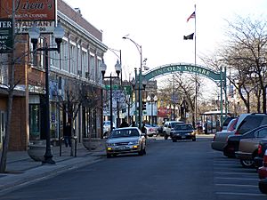 Lincoln Square (117977633)