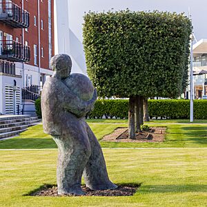 Man and Globe by Giles Penny, Portsmouth (2) - 2023-04-21