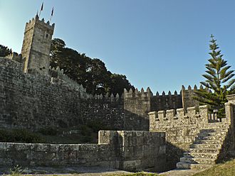 Monterreal Torre e fortificacións- Baiona.JPG