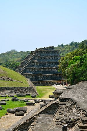 Pirámide de los nichos
