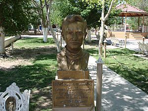 Bust of the town's namesake in the central plaza