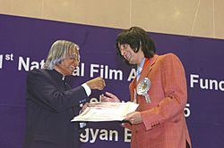 The President Dr. A.P.J. Abdul Kalam presenting the Best Male Playback Singer Award for the year 2004 to Shri Sonu Nigam at the 51st National Film Award function in New Delhi on February 2, 2005