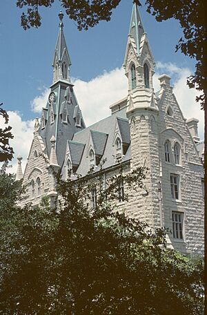 Traditional Northwestern University Hall, June 1977 (2984002823)