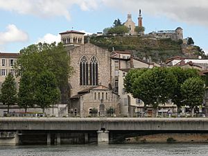 Vienne - Quai du Rhône, église Saint-André-le-Bas et chapelle Notre-Dame-de-la-Salette, depuis Saint-Romain-en-Gal.jpeg