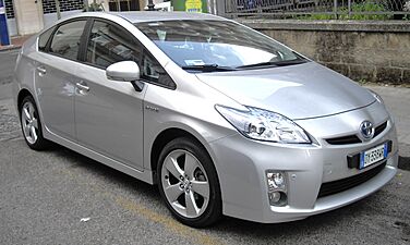 2010 Toyota Prius front