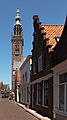 Edam, de Speeltoren RM14345 (toren van de voormalige Onze-Lieve-Vrouwekerk) in straatzicht IMG 6987 2023-06-25 13.29