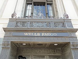 Entrance Wells Fargo Davenport
