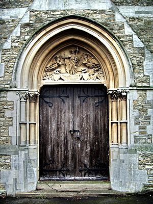 Fulham Palace Road Cemetery, Chapel doorway - geograph.org.uk - 1039597.jpg