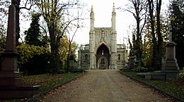 London Nunhead Cemetery Entrance.JPG