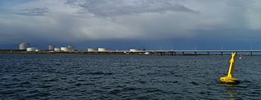 Port Bonython jetty and Santos refinery 2011 by Dan Monceaux.jpg