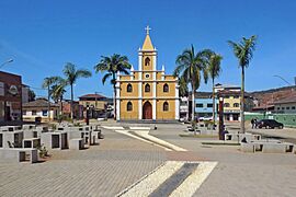 Praça da Matriz e Igreja Matriz de Santana, Santana do Paraíso MG2