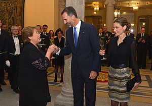 Presidenta Bachelet ofreció una recepción a Sus Majestades los Reyes de España, autoridades y personalidades españolas (15516055950)