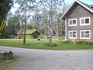 Rika's Landing Roadhouse - side and outbuildings - DSCN0511