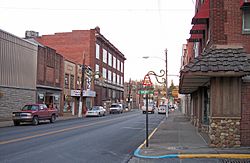 Pike Street (U.S. Route 19) in downtown Shinnston in 2006