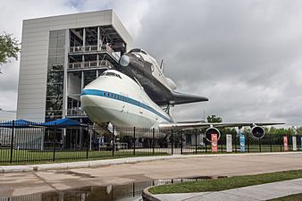 Shuttle Independence and NASA 905 at Space Center Houston