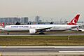 Turkish Airlines, TC-JJR, Boeing 777-3F2 ER (45297462181)