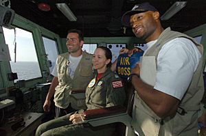 US Navy 050212-N-8629M-160 Lt. Allison Johnson, center, poses with New York Giants quarterback Kurt Warner, left, and wide receiver Amani Toomer during their visit aboard the Military Sealift Command (MSC) hospital ship USNS Me