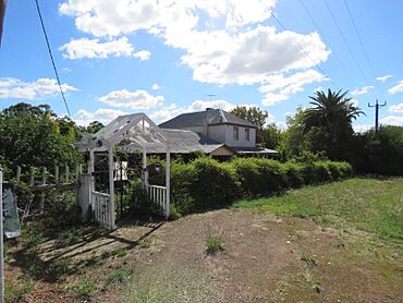 Whitby Falls Coach House, May 2021 02.jpg