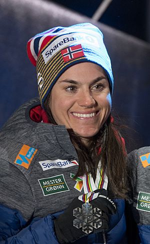 20190228 FIS NWSC Seefeld Medal Ceremony Team Norway 850 5886 Heidi Weng.jpg