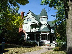 210 Oakwood Place, Eau Claire, WI