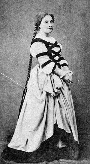Caroline Carvalho as Marguerite - 'L'Art français' - Gallica (cropped)
