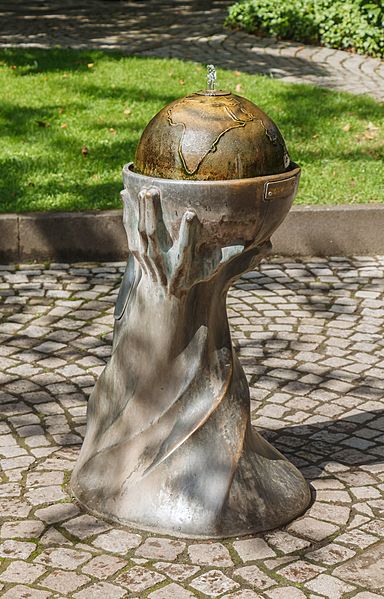 Drinking fountain - Luigi Colani
