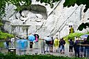 Löwendenkmal tourists