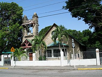 McCabe Memorial Church (Iglesia Metodista Unida) on Avenida Hostos, Barrio Playa, Ponce, Puerto Rico (IMG 2986).jpg