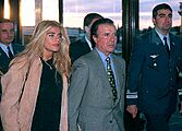 Menem y Zulemita en Ezeiza 02