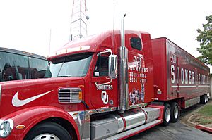 Oklahoma Sooners bus - 2007 Red River Shootout