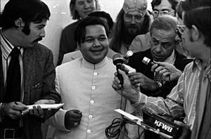 Prem Rawat with reporters in Los Angeles, 1972