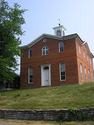 Robertson County Courthouse in Mount Olivet