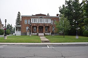 Sainte-Agathe-des-Monts, Quebec - presbytère - 1