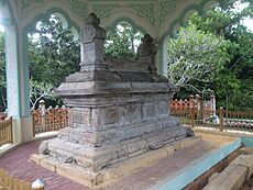 Tombstone of Sultan Bolkiah, June 2015