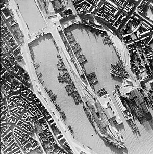 BoulogneBarges1940
