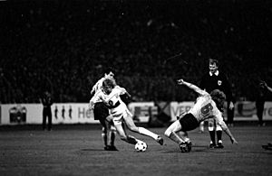 Bundesarchiv Bild 183-1989-0419-044, Uefa-Cup, Dynamo Dresden - VFB Stuttgart 1-1
