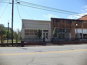 Downtown Edison, Hartford St 01