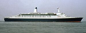 Queen Elizabeth 2 IMO 6725418 P Cuxhaven 08-1973