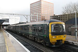 Reading - GWR 165102 Basingstoke service.JPG
