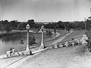 River Torrens Showing University Bridge(GN08684)