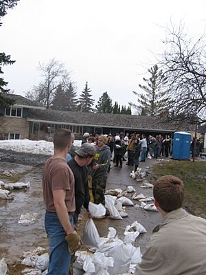 Sandbagging line Fargo 2009